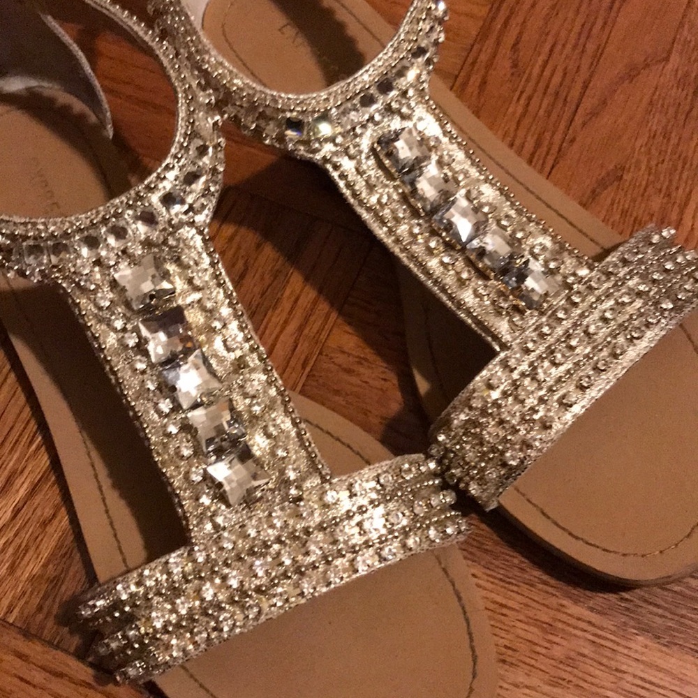 Express Sandals ✨ - Picture 2 of 4